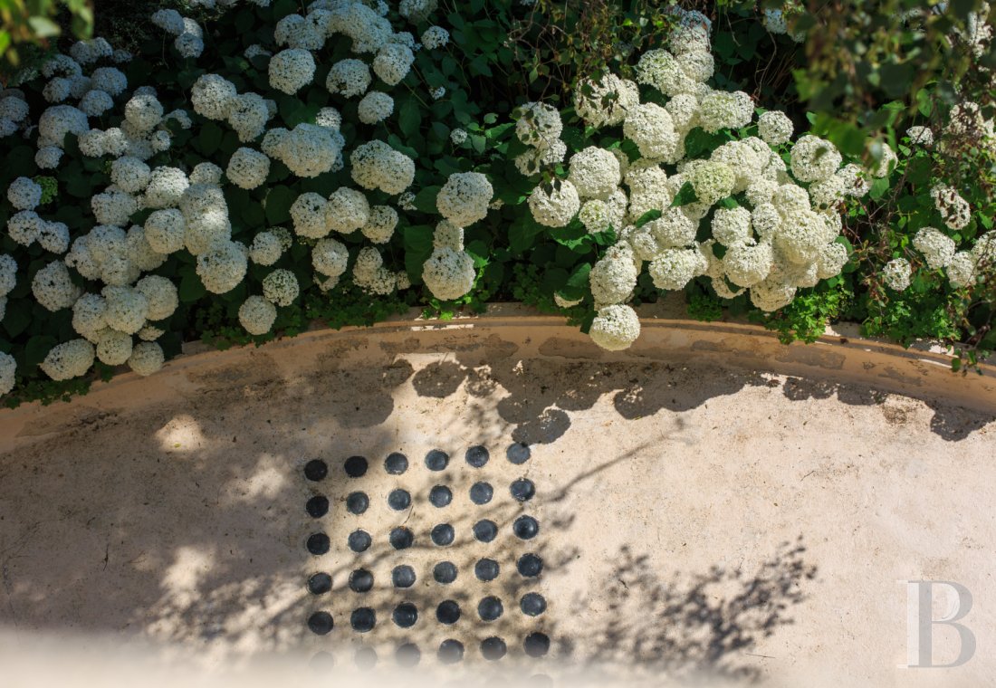 En Saône-et-Loire, à Mâcon, une villa et son jardin entièrement de style Art déco - photo  n°60